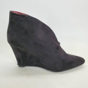 Express Shoes Womens Black 8 Faux Suede Ankle Boots Wedge Pointed Toe Dressy